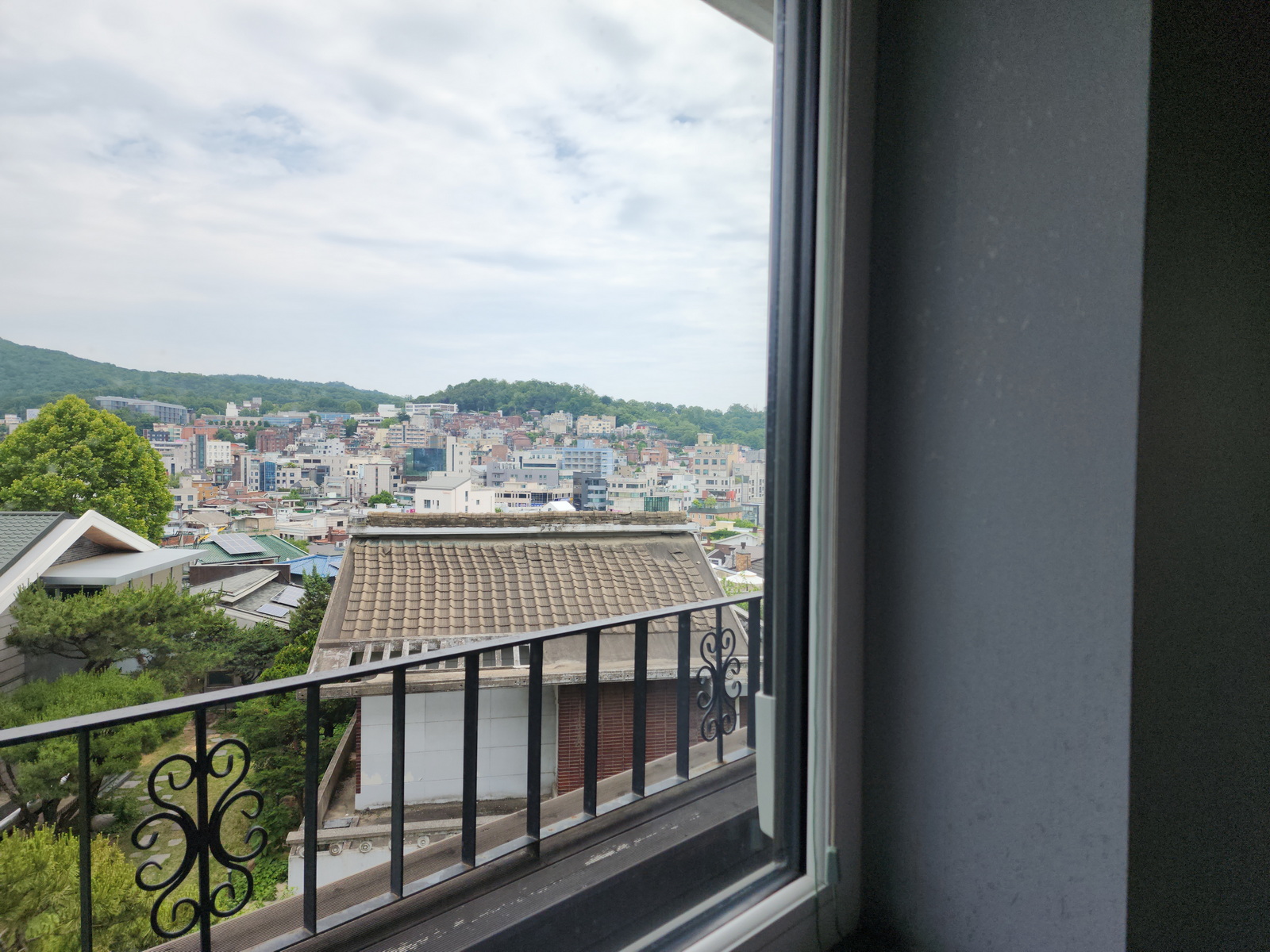 옥상에서 바라본 도시 풍경