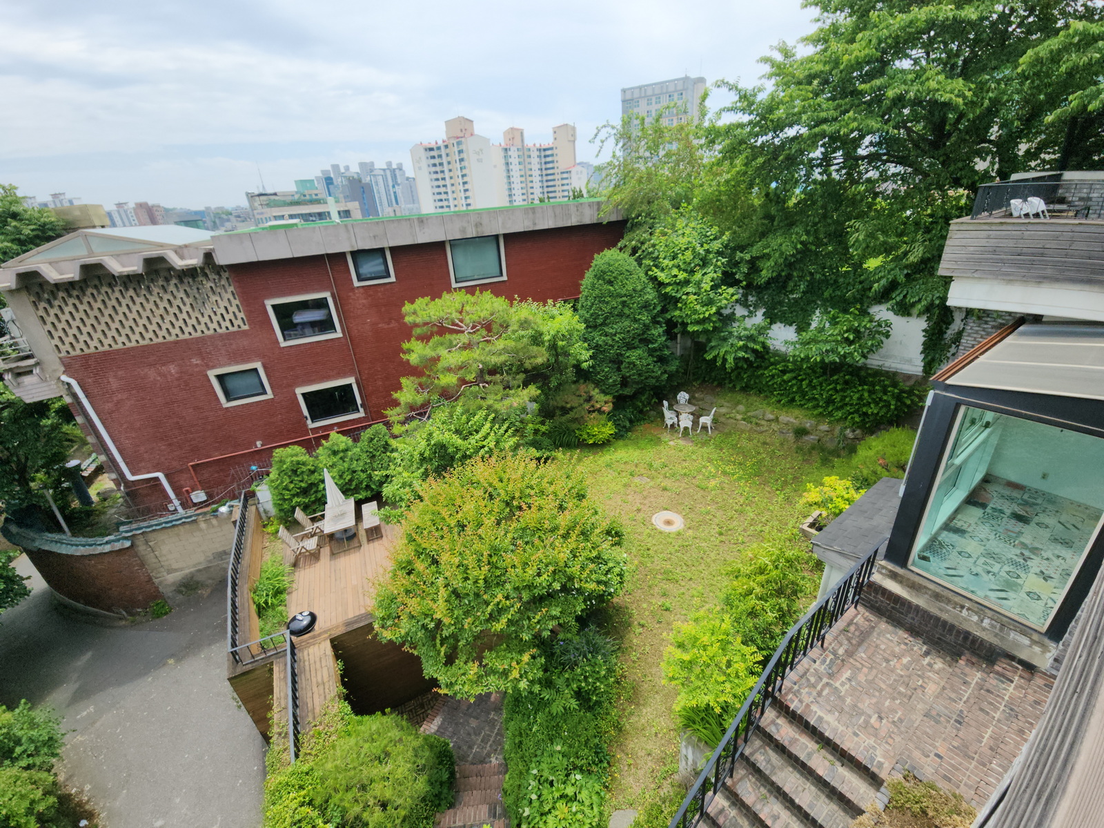 정원 위에서 본 풍경